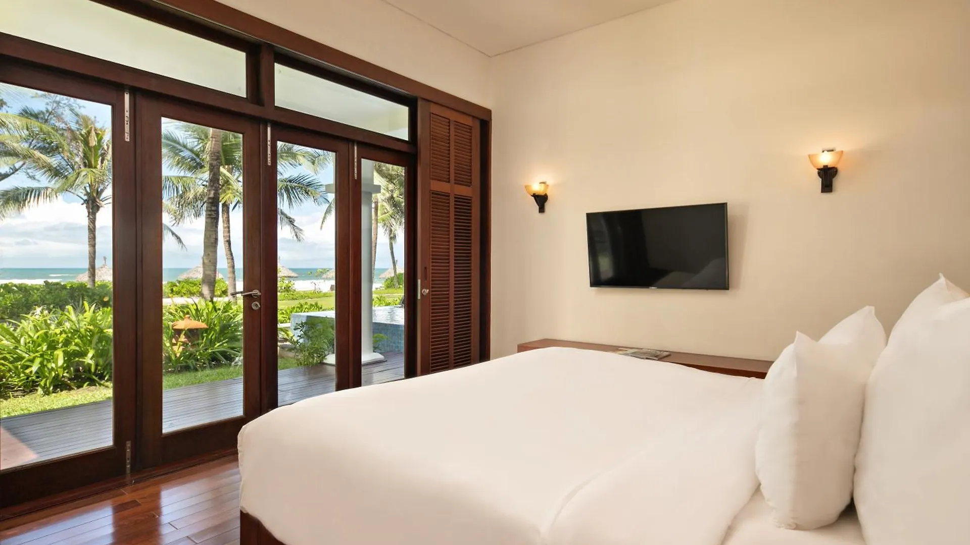 Abogo Champa Villa Beach Da Nang 0*,  Vietnam